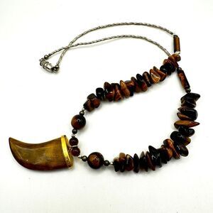 SALE! Vintage Solid Tigers eye stone claw pendant necklace!